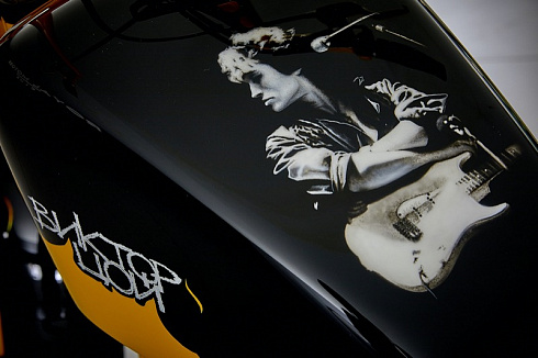 Виктор Цой и группа «Кино» аэрография на бензобак