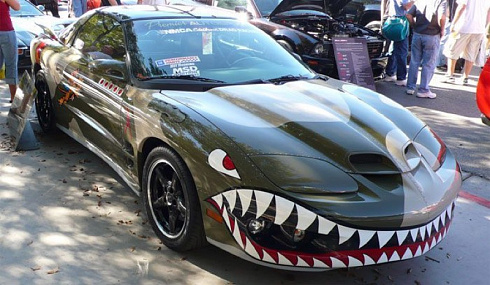 Изображение акулы Shark на автомобиле аэрография или винилография