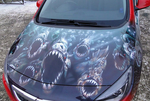 Аэрография винилография с портретом рыб на машину