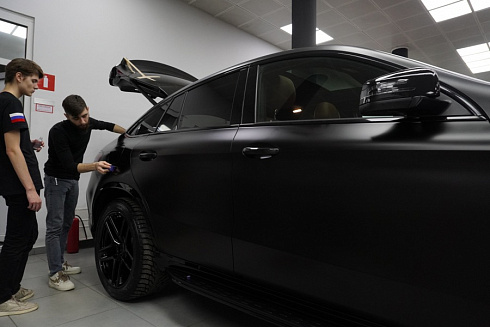 Процесс нанесения керамики на кузов машины