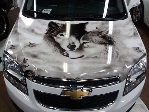 Черно-белый волк на капот машины оклейка в Москве