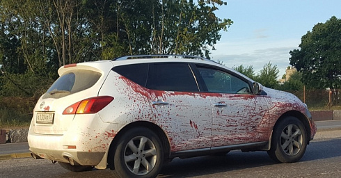 Аэрография на авто с рисунком крови на кузове