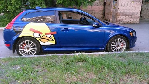 Винилография наклейки на машину Ангри бёрдс angry birds