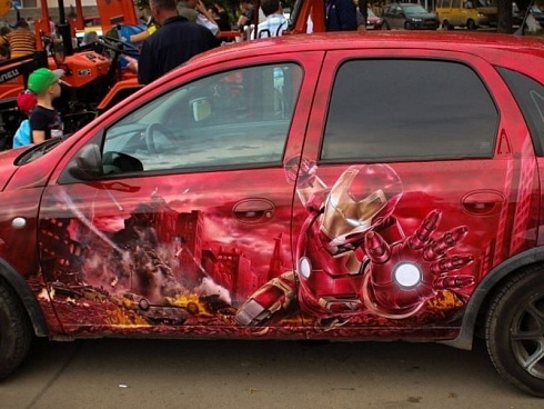 Железный человек на авто аэрография