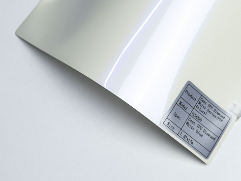 Полиуретановая пленка PPF Colors Diamond White Blue (бриллиант белый голубой), глянцевая, UC8260, 1,52×15 м