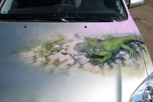 Нанести ящерицу на капот аэрография винилография