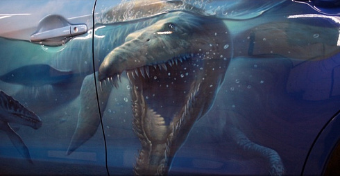 Плавающий динозавр на авто аэрография