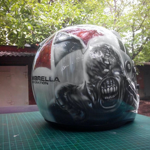 Обитель зла Амбрелла корпорейшн аэрография пленкой на авто, мотоциклы, шлемы