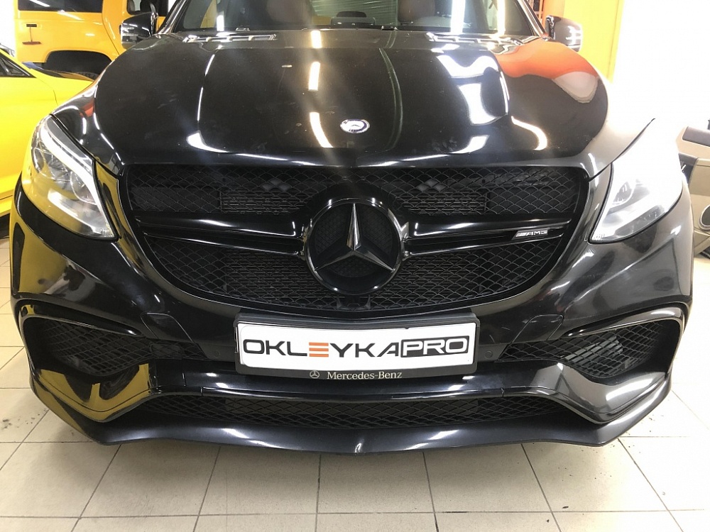 Антихром решетки радиатора автомобиля Mercedes Benz